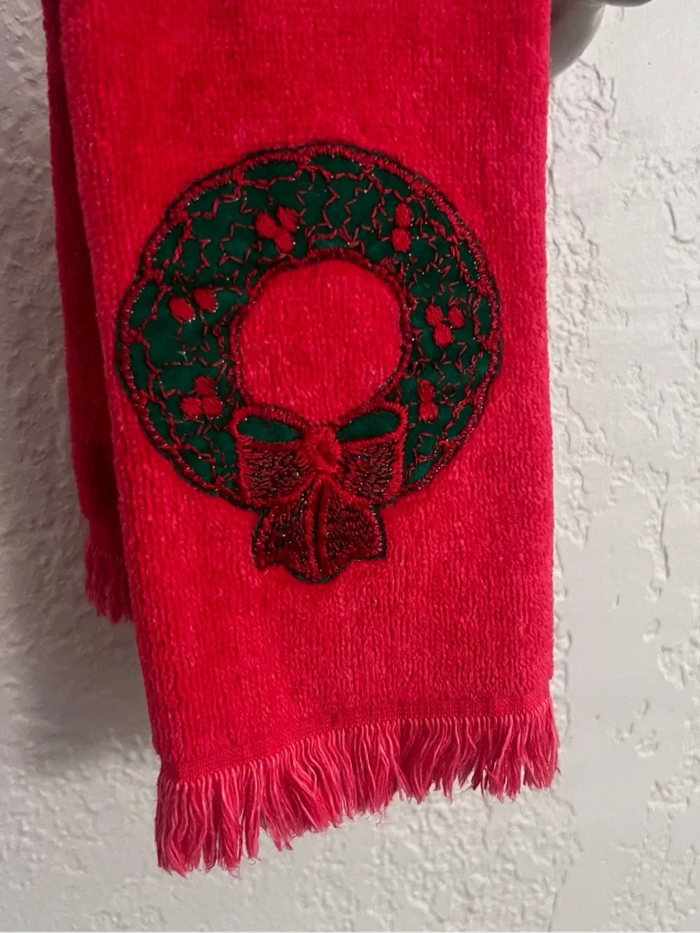 Vintage Martex Christmas Wreath Embroidered Hand Towel USA